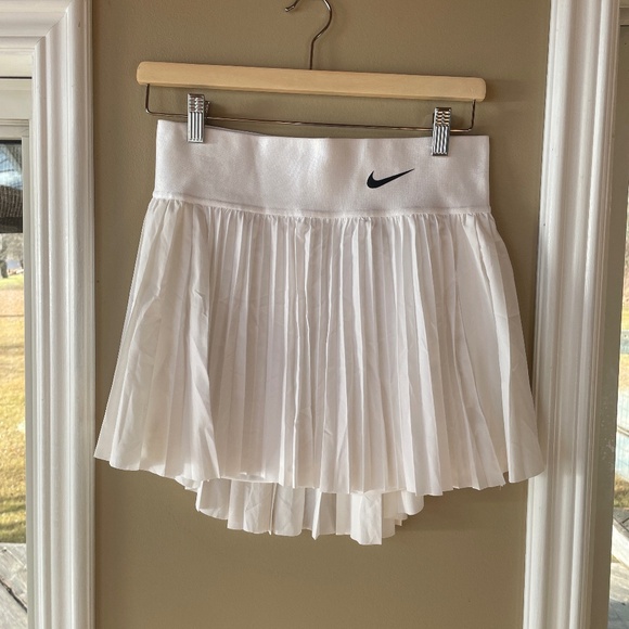 Nike Pants - Nike White Golf or Tennis pleated Short/Skirt - Size M